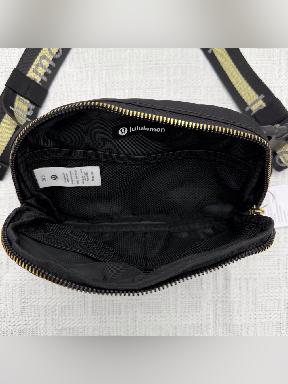 Lululemon Everywhere Crossbody Belt Bag Wordmark Black/Gold - Picture 5 of 5